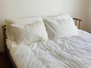 Vỏ chăn 2m2 x 2m4 phủ kín giường lớn, mang lại cảm giác thoải mái khi ngủ